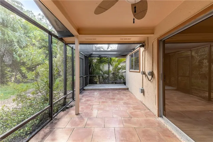 Unfurnished sunroom featuring a ceiling fan