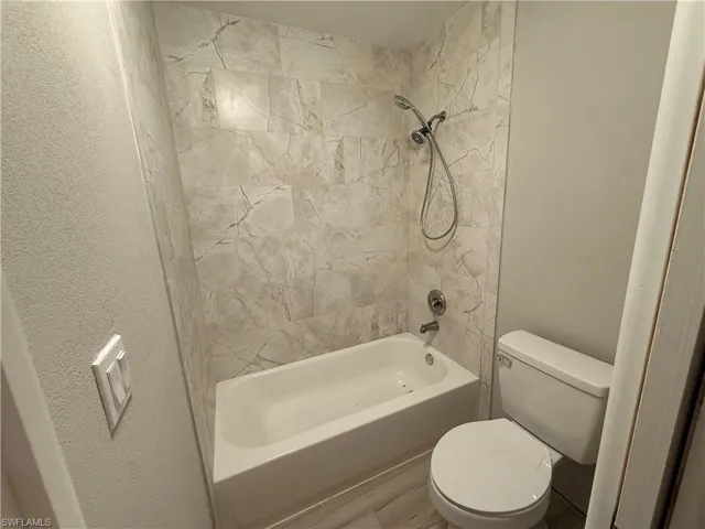 6468 Royal Woods Dr, Fort Myers, Florida 33908