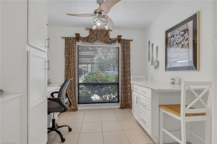 Flexroom can be used as a home office, breakfast nook or den