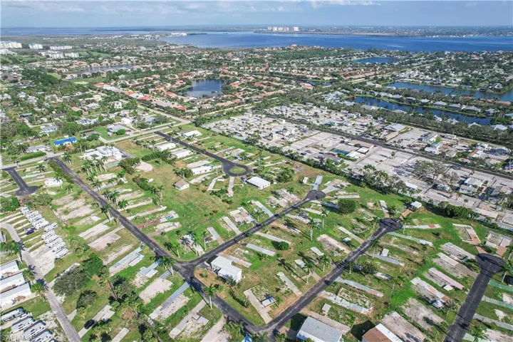 28  Dogwood  WAY, Fort Myers, FL 33908