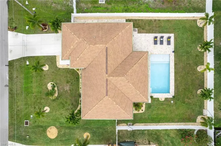 Bird's eye view of a pool area