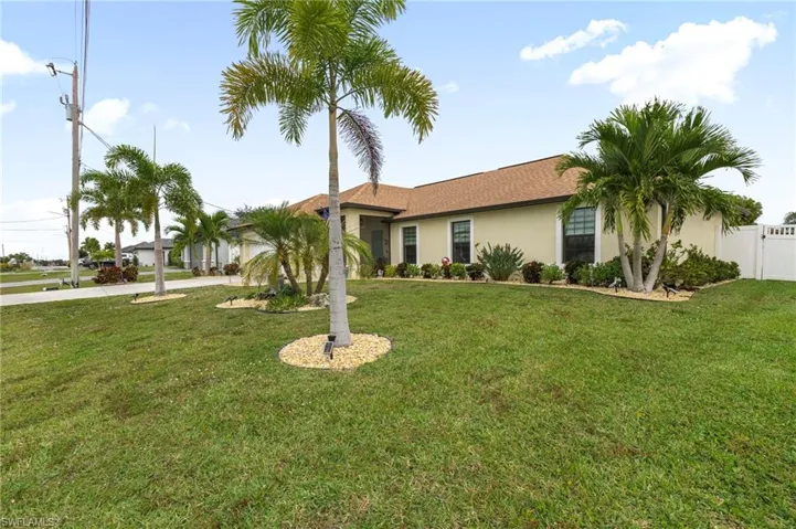 Ranch-style house with stucco siding, driveway, a garage, and a shingled roof