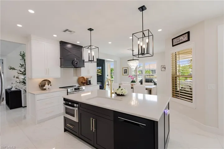 1045 Cottonwood Ct, Marco Island, Florida 34145