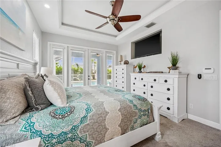Large Primary (Fits King Size Bed) With Direct Access To The Pool!