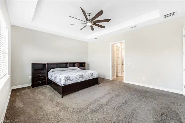 Large Master Bedroom w/Tray Ceiling