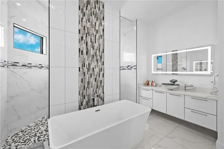 140 SE 16th  ST, Cape Coral, FL 33990
