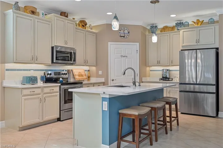 15146 Yellow Wood Dr, Alva, Florida 33920