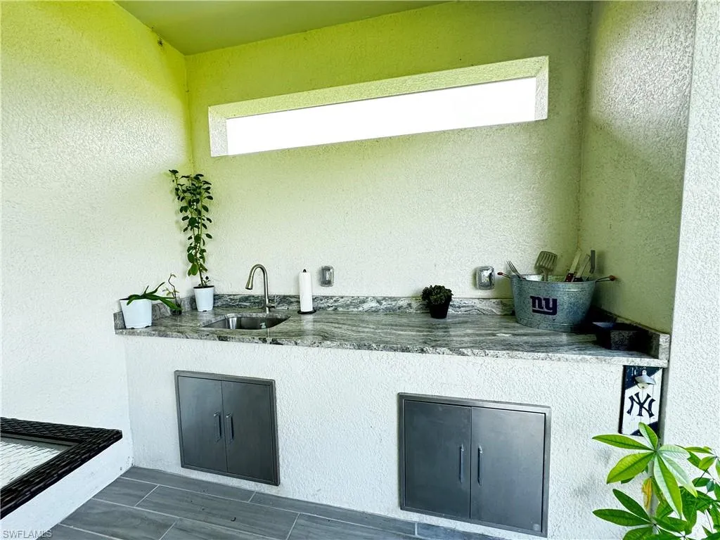 401 9th ST, Cape Coral, FL 33909,224071397