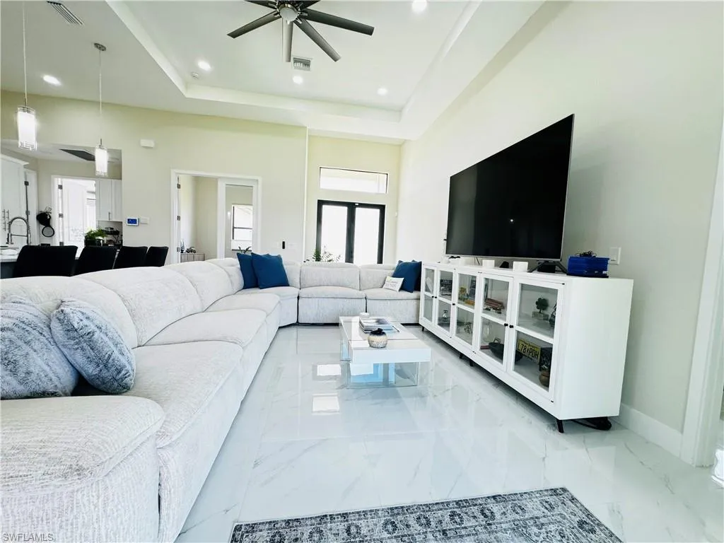 401 9th ST, Cape Coral, FL 33909,224071397