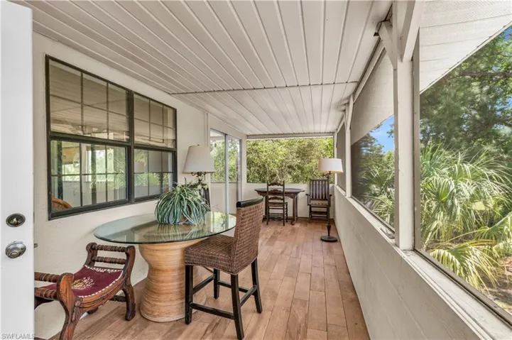 Lanai upstairs