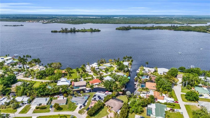 4567 E Riverside DR, FORT MYERS FL 33905