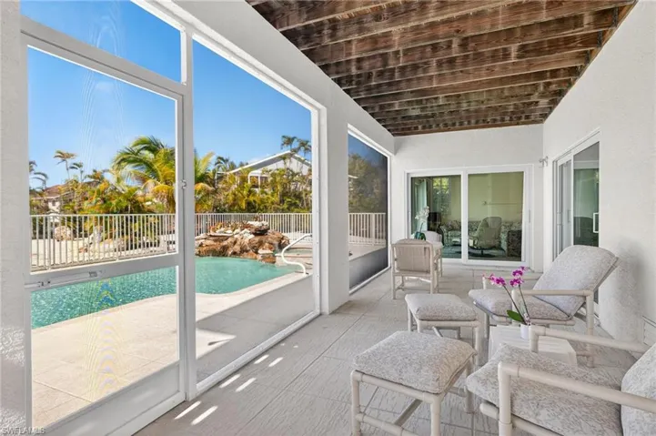 Sunroom / solarium with a patio