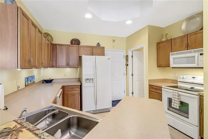 9810  Healthpark  CIR, Fort Myers, FL 33908
