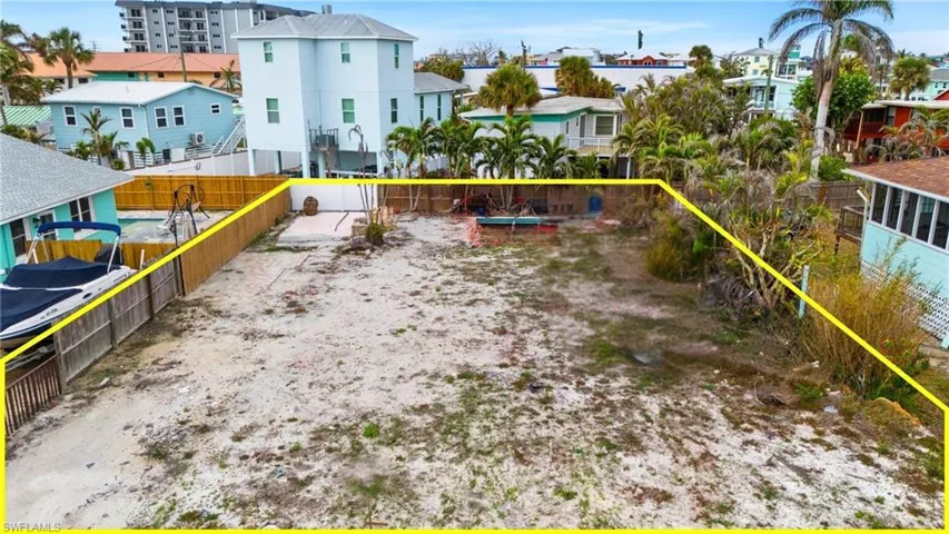 View of yard VIRTUALLY EDITED