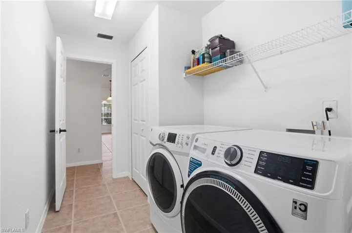 Indoor Laundry Room with Storage cCoset