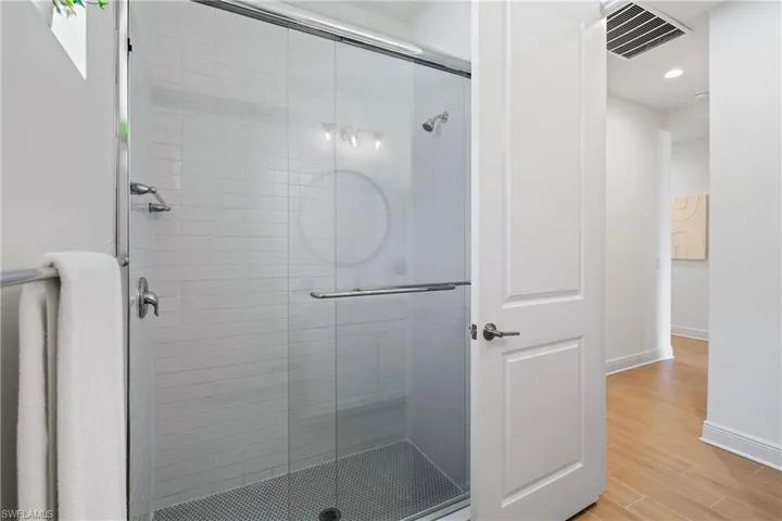 Tiled Shower to Ceiling.