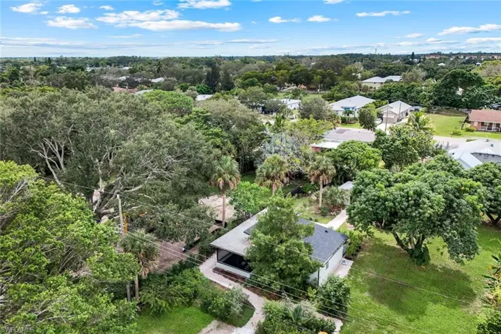 3032  Coco  AVE, Naples, FL 34112