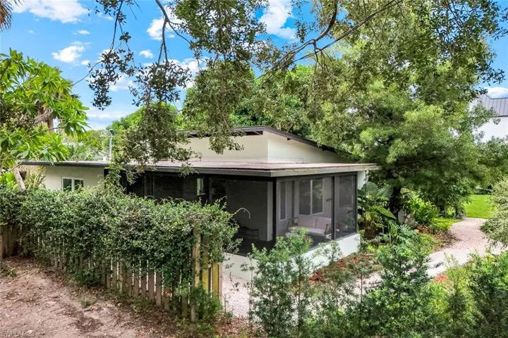 3032  Coco  AVE, Naples, FL 34112