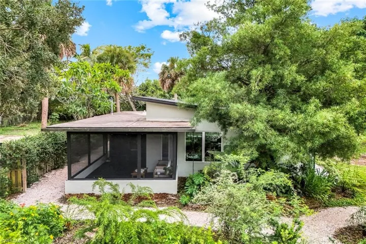 3032  Coco  AVE, Naples, FL 34112