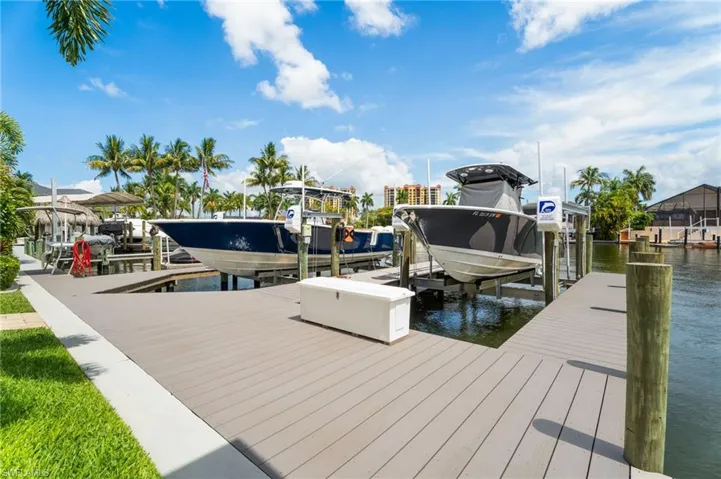 1523 Hermitage Ln, Cape Coral, Florida 33914