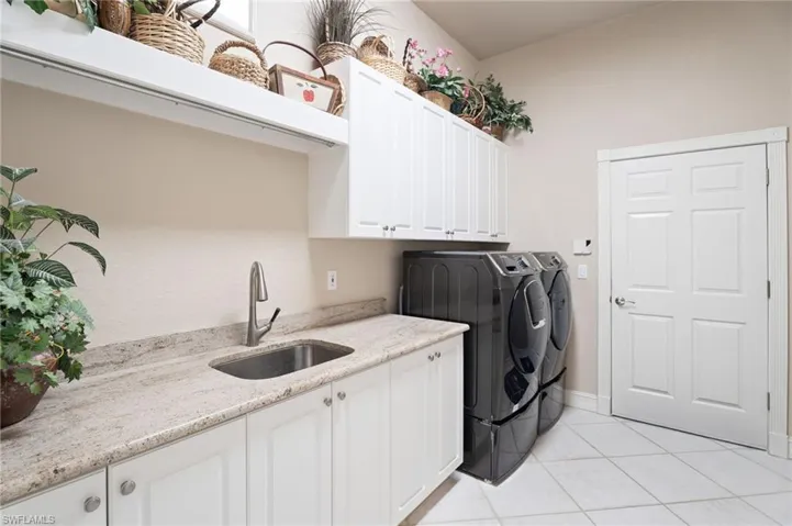 1523 Hermitage Ln, Cape Coral, Florida 33914