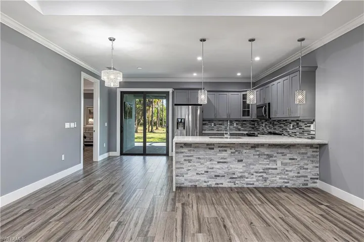 141 20th Ave Nw, Naples, Florida 34120
