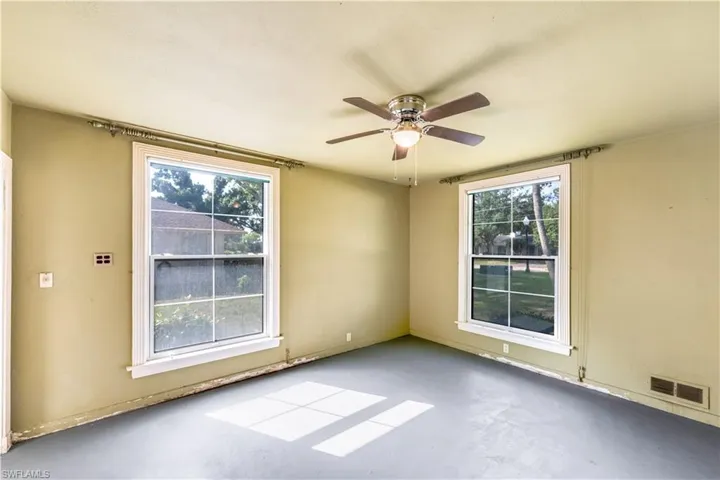 Empty room featuring ceiling fan and concrete flooring
