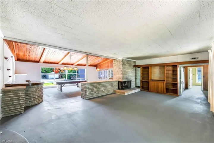 1369  Wales  DR, Fort Myers, FL 33901