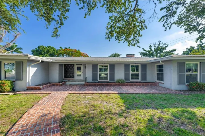 View of front of home featuring a front yard and a patio