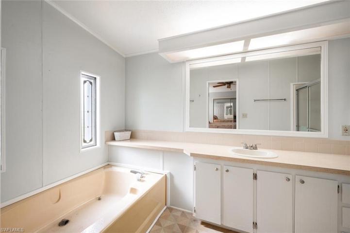 140 Arctic WAY E # 140, NAPLES FL 34104