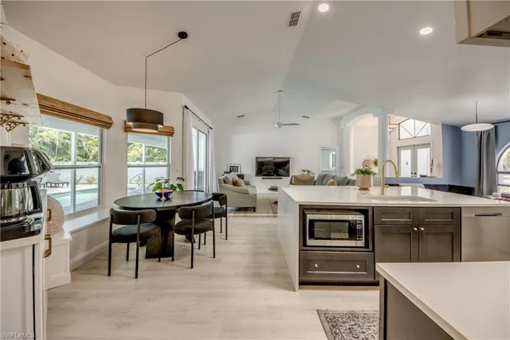2839 Cape Coral Pkwy W, Cape Coral Fl 33914