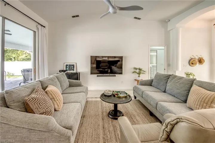 2839 Cape Coral Pkwy W, Cape Coral Fl 33914