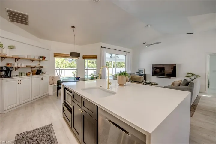 2839 Cape Coral Pkwy W, Cape Coral Fl 33914