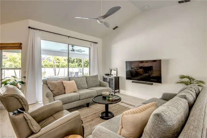 2839 Cape Coral Pkwy W, Cape Coral Fl 33914
