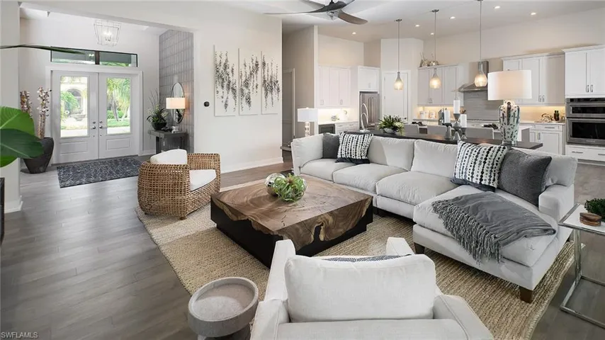 2938 Coco Lakes Dr, Naples, Florida 34105