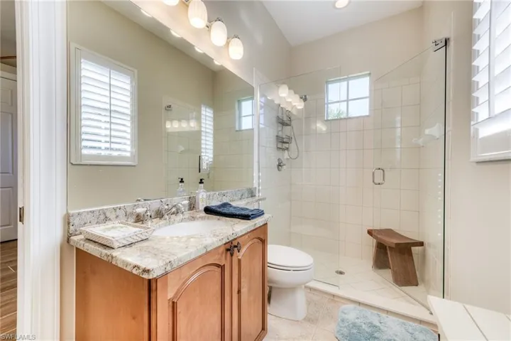 Pool bath shared by bedroom 4