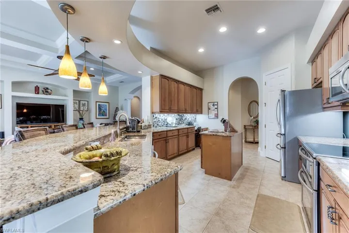 Granite counters, double oven, wet prep island