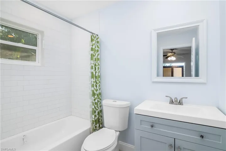 main bedroom on suite bath