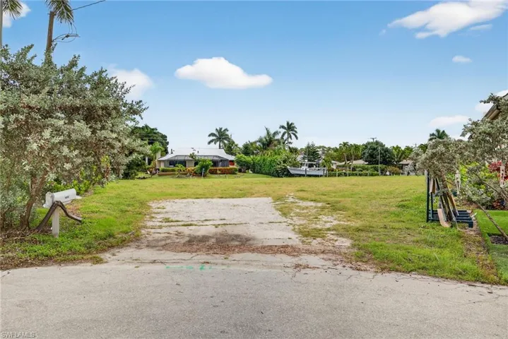 1693 Bonita Ct, Naples, Florida 34102
