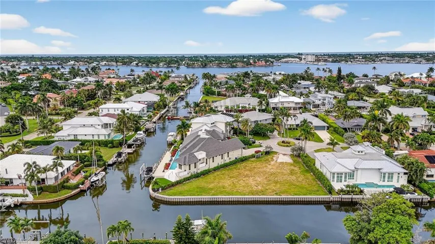 1693 Bonita Ct, Naples, Florida 34102