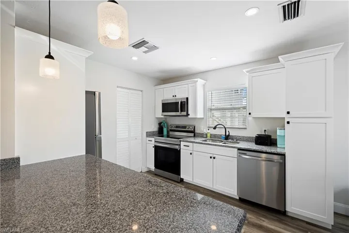 3553  Thomasson  DR, Naples, FL 34112