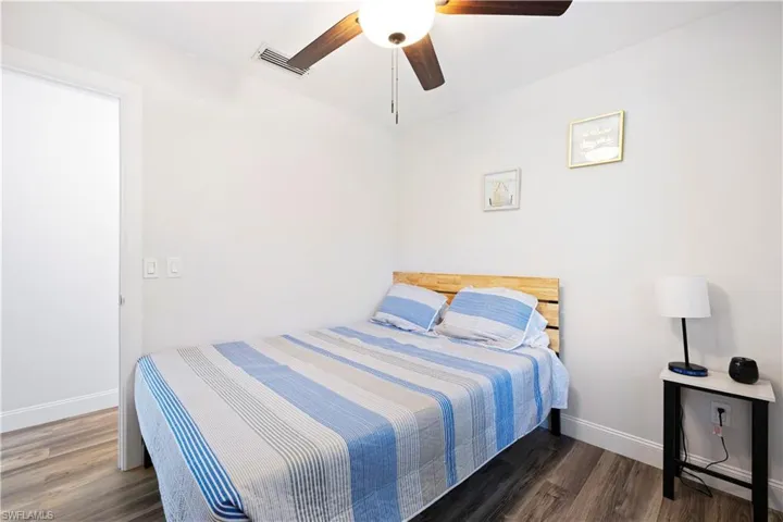3553  Thomasson  DR, Naples, FL 34112