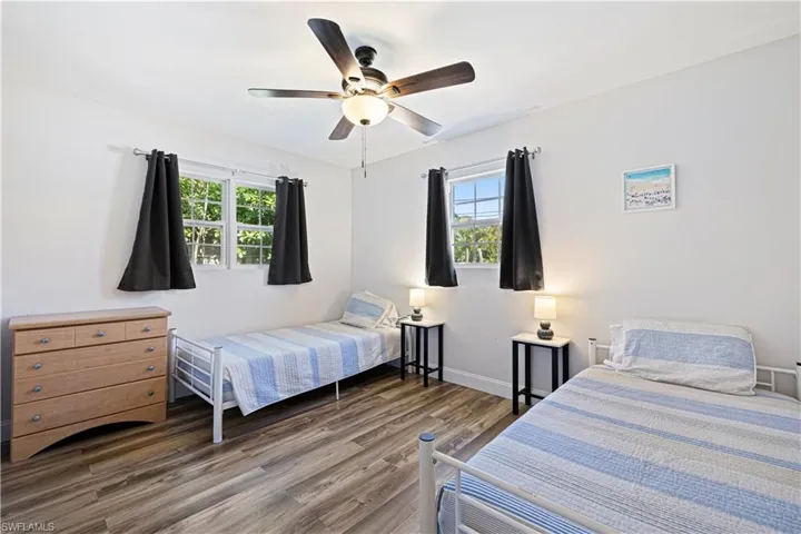 3553  Thomasson  DR, Naples, FL 34112