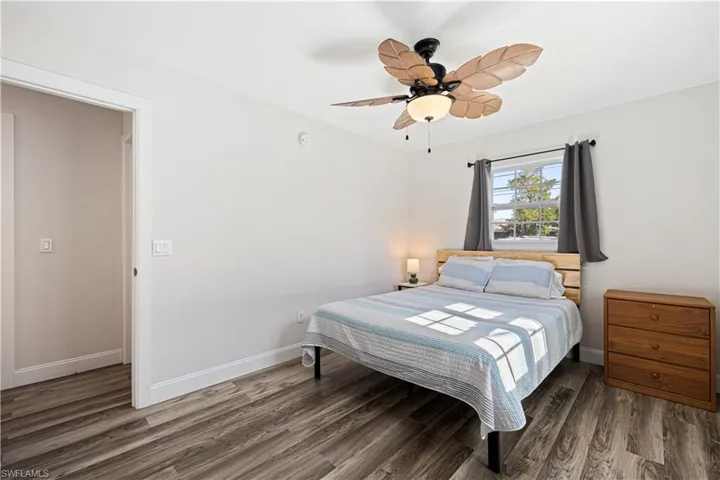 3553  Thomasson  DR, Naples, FL 34112