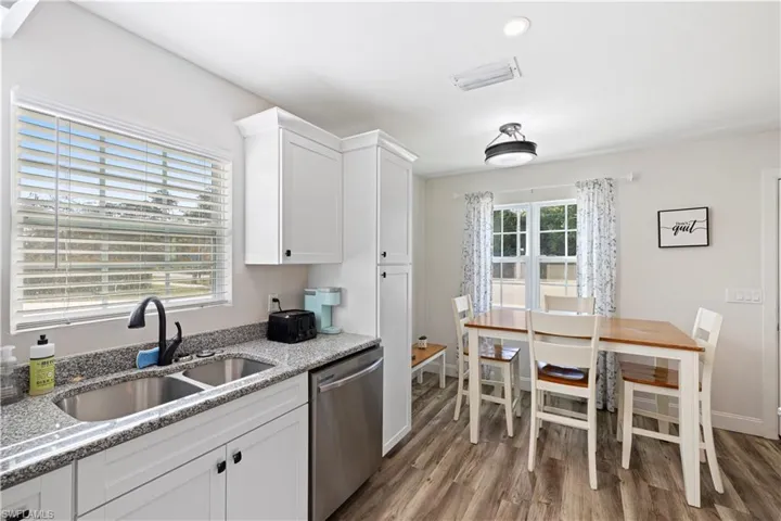 3553  Thomasson  DR, Naples, FL 34112