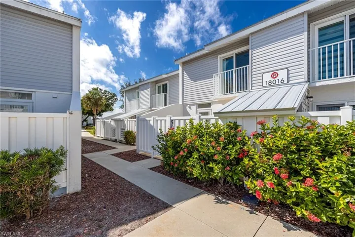 Uniquely situated entry to Unit #51