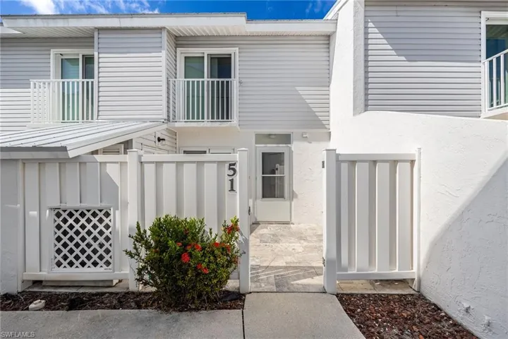 Property entrance featuring a gate and stucco siding