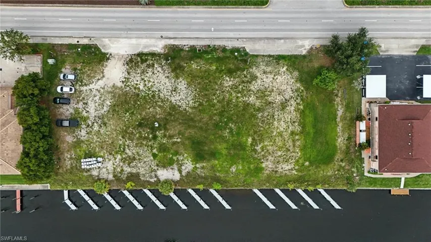Aerial view of property and surrounding area