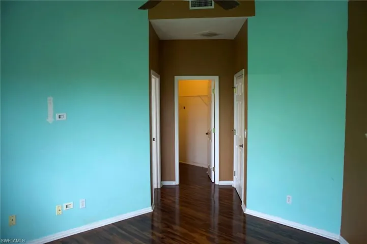Bedroom with Walk in Closet