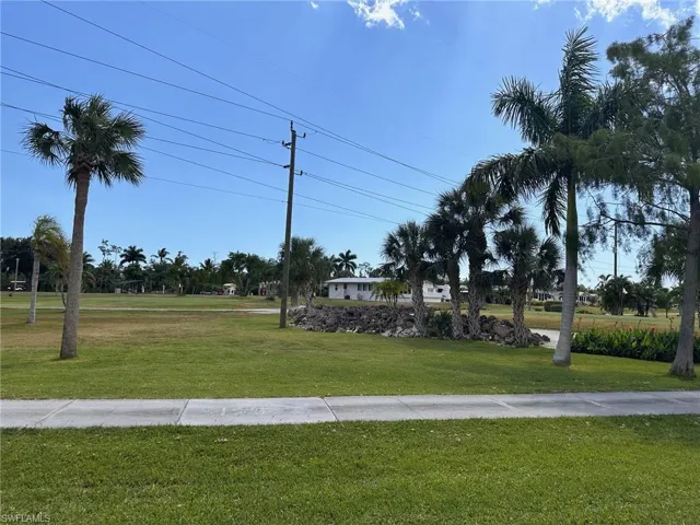 1307 Silver Lakes Blvd, Naples, Florida 34114